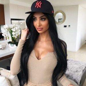 💕24” 13X6 BLACK STRAIGHT LACE-FRONT WIG 💕…*NEW* with 2” middle parting space